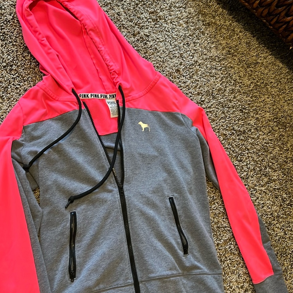 VS zip up